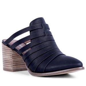 Report Tommy Slip on heeled mule Sz 7